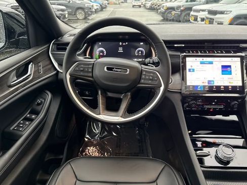 New 2025 Jeep Grand Cherokee L Limited image 18