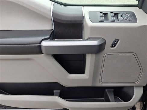 Used 2019 Ford F150 XLT image 12