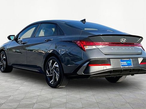 Certified 2025 Hyundai Elantra SEL image 6