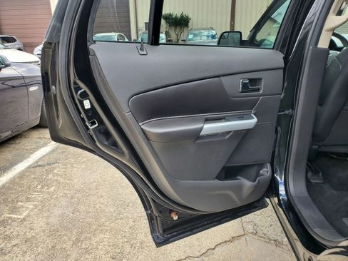 Used 2013 Ford Edge SE image 17