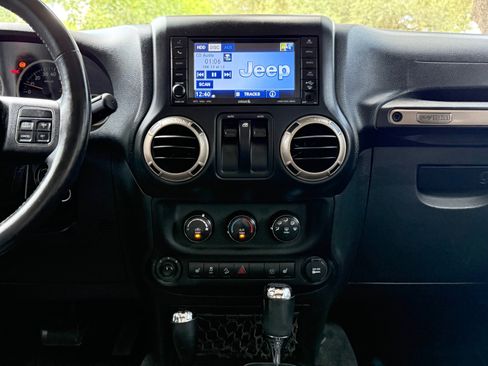 Used 2016 Jeep Wrangler Sahara AWD/4WD image 31