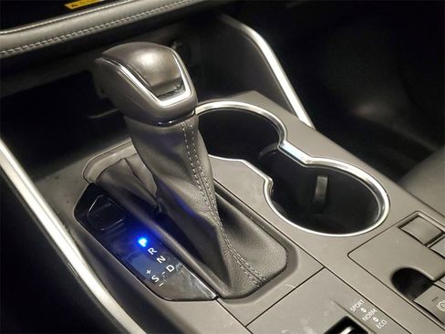 Certified 2023 Toyota Highlander XLE image 31