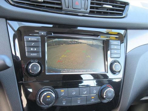 Used 2020 Nissan Rogue Sport S image 24