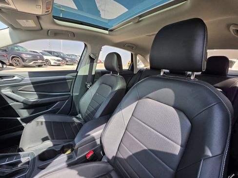 Used 2023 Volkswagen Jetta SE FWD image 15