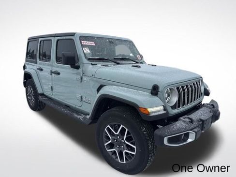 Used 2024 Jeep Wrangler Unlimited Sahara w/ Technology Group AWD/4WD image 2