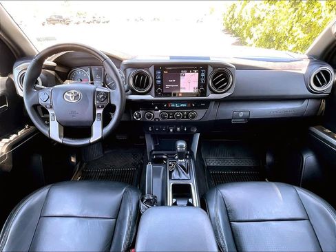 Used 2019 Toyota Tacoma TRD Sport w/ TRD Premium Sport Package AWD/4WD image 21