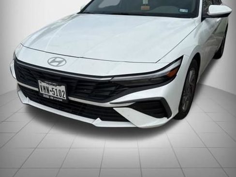Used 2024 Hyundai Elantra SEL image 1
