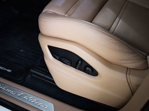 Certified 2023 Porsche Cayenne Platinum Edition image 14