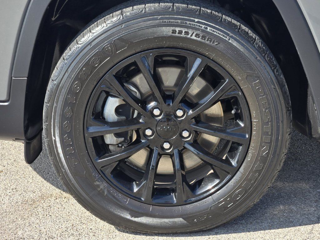 Used 2023 Jeep Cherokee Altitude Lux AWD/4WD image 12