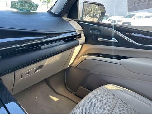 Used 2022 Cadillac Escalade Premium Luxury w/ Performance Package image 8