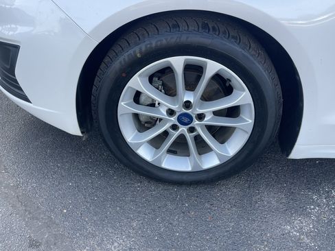 Used 2019 Ford Fusion SE image 9