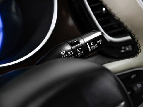 Used 2020 Chrysler Pacifica Limited image 17