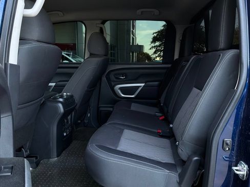 Used 2023 Nissan Titan SV w/ SV Convenience Package RWD image 12