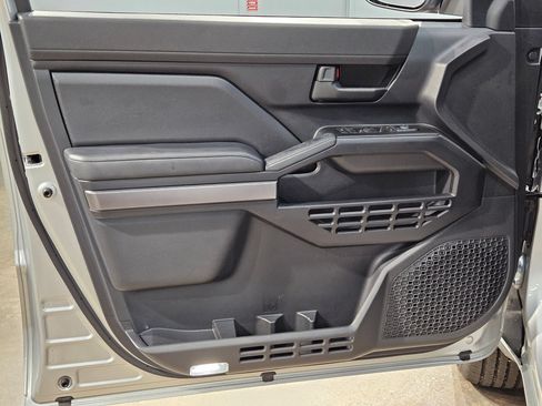 Used 2025 Toyota 4Runner SR5 AWD/4WD image 20