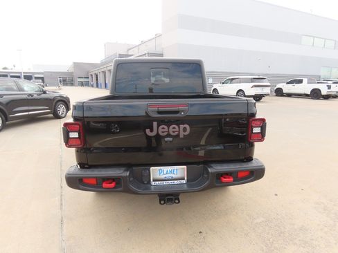 Used 2024 Jeep Gladiator Rubicon w/ Convenience Group AWD/4WD image 13