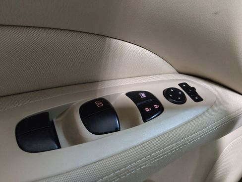 Used 2017 Nissan Pathfinder S FWD image 27