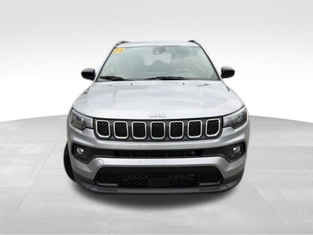 Used 2024 Jeep Compass Latitude AWD/4WD image 8