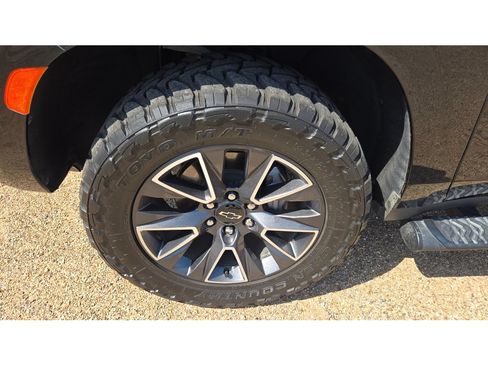 Used 2022 Chevrolet Tahoe Z71 w/ Z71 Off-Road Package AWD/4WD image 9