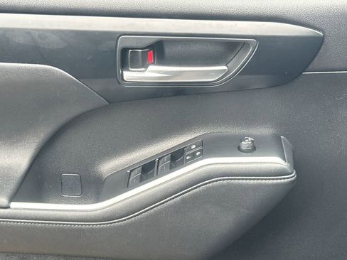 Used 2023 Toyota Highlander XLE AWD/4WD image 36