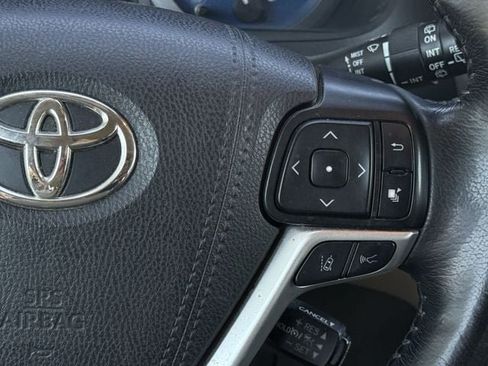 Used 2019 Toyota Sienna XLE Premium FWD image 14