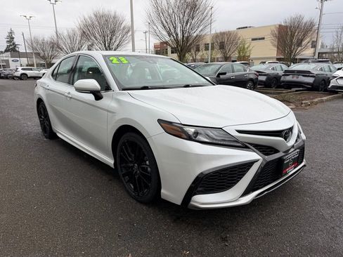 Used 2023 Toyota Camry XSE FWD image 5