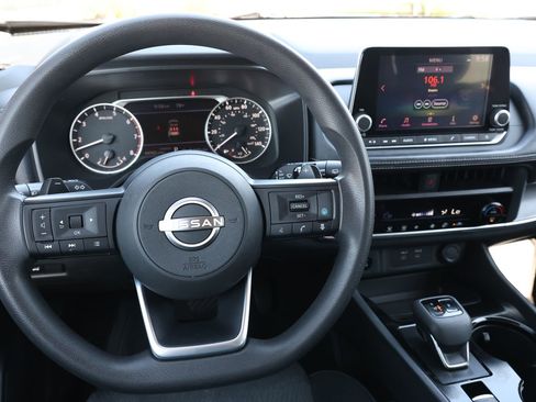 Used 2024 Nissan Rogue SV FWD image 15