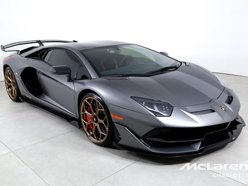Used 2020 Lamborghini Aventador SVJ AWD/4WD image 3