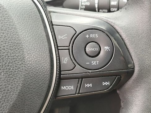 Used 2021 Toyota RAV4 XLE Premium image 24