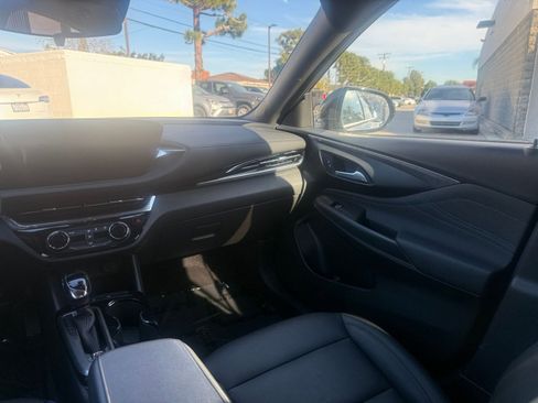 Used 2025 Buick Envista Sport Touring image 32