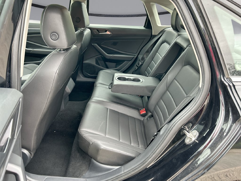 Used 2024 Volkswagen Jetta SE FWD image 29