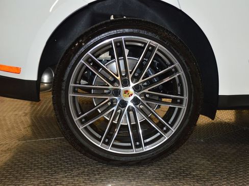 New 2026 Porsche Macan AWD/4WD image 15