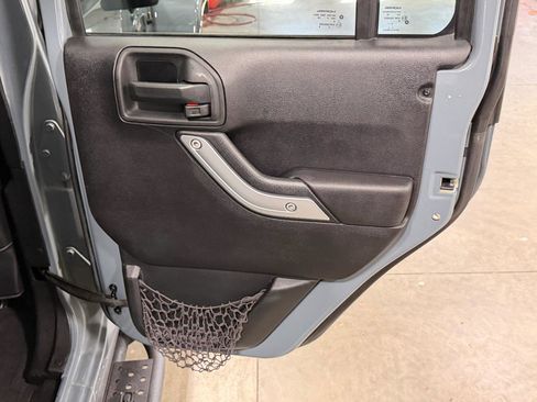 Used 2015 Jeep Wrangler Unlimited Sahara w/ Connectivity Group AWD/4WD image 18