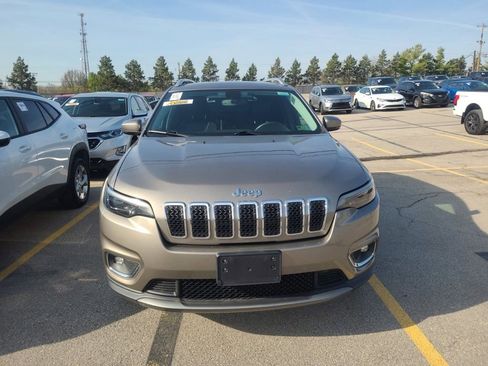 Used 2019 Jeep Cherokee Limited image 8