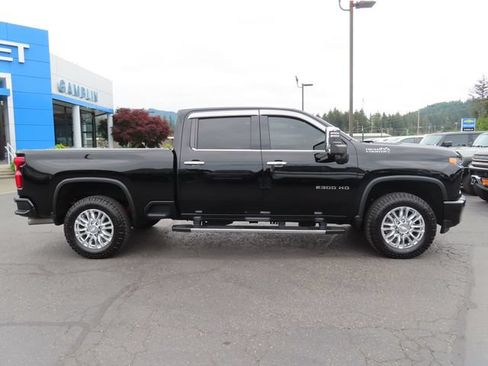 Used 2020 Chevrolet Silverado 2500 High Country w/ Technology Package AWD/4WD image 10