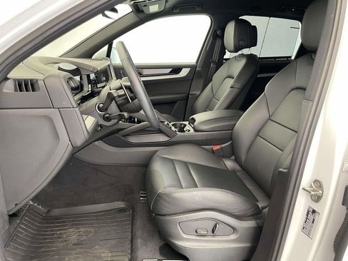 Used 2024 Porsche Cayenne image 5
