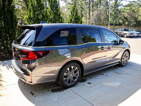 New 2026 Honda Odyssey Touring image 11
