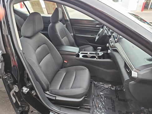 Used 2024 Nissan Altima 2.5 SV image 16