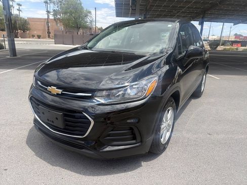 Used 2019 Chevrolet Trax LS w/ LPO, Cargo Package FWD image 2
