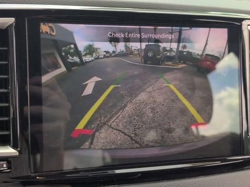 Used 2023 Chrysler Pacifica Touring-L FWD image 16