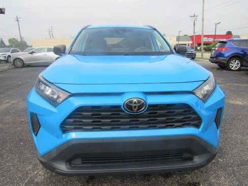 Used 2019 Toyota RAV4 LE FWD image 3
