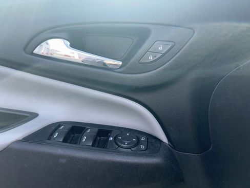 Used 2019 Chevrolet Equinox LS w/ LS Convenience Package image 15