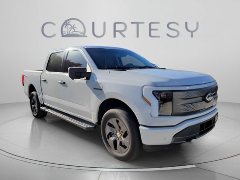Used 2023 Ford F150 Lightning XLT AWD/4WD image 4