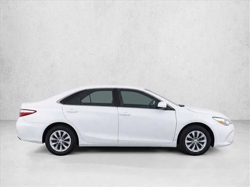 Used 2015 Toyota Camry LE FWD image 8