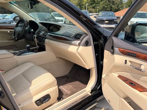 Used 2013 Lexus LS 460 w/ Comfort Pkg RWD image 21