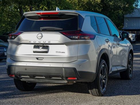 Used 2024 Nissan Rogue SV image 8