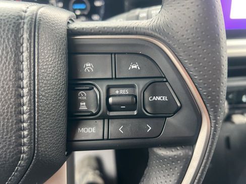 Used 2025 Toyota 4Runner TRD Off-Road Premium image 17