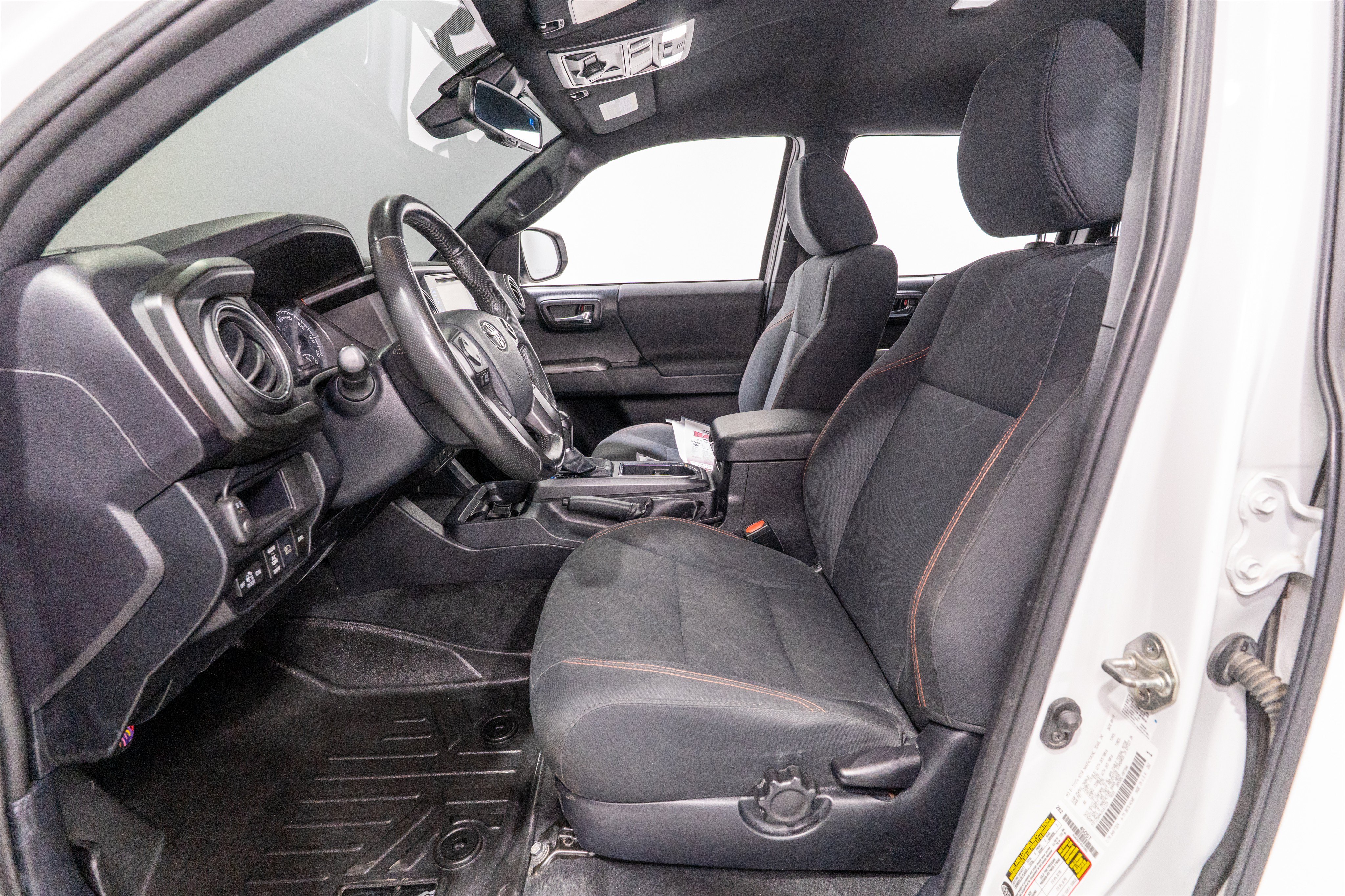 Used 2018 Toyota Tacoma TRD Off-Road AWD/4WD image 15