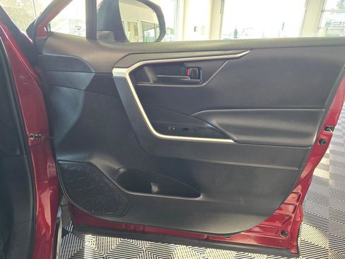 Used 2021 Toyota RAV4 LE image 42