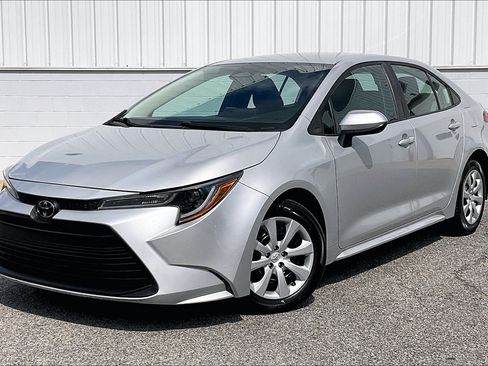 Used 2024 Toyota Corolla LE FWD image 2