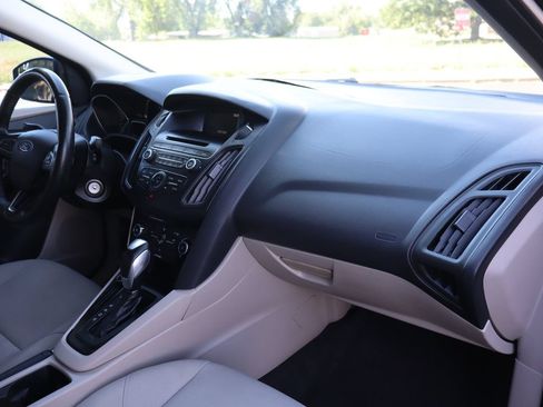 Used 2015 Ford Focus SE w/ SE Sport Package FWD image 17